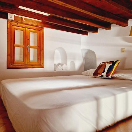 Bright & Relaxing Loft With Attic Room In The Heart Of Mykonos City Mykonos Town الغرفة الصورة