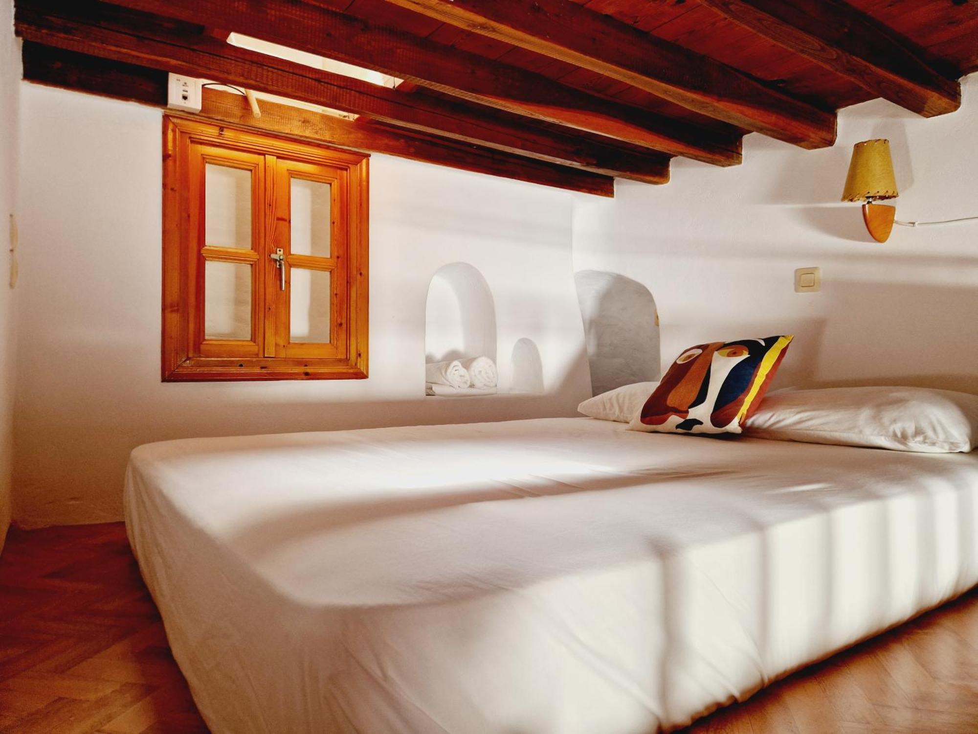 Bright & Relaxing Loft With Attic Room In The Heart Of Mykonos City Mykonos Town الغرفة الصورة
